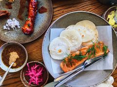 烟熏三文鱼配烤饺子皮和芥末籽酱-BOR Eatery(安福路店)