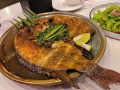 香茅草烤罗非鱼-滇越乘象云南餐厅(豆各庄店)