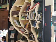 -钟书阁(松江泰晤士小镇店)