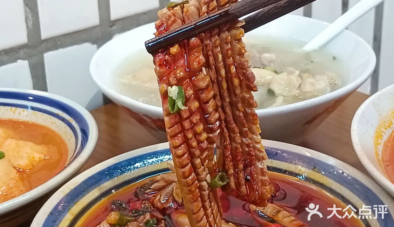 抄手丸滑皆可“冒”一下，跟我一起吃香又喝辣～