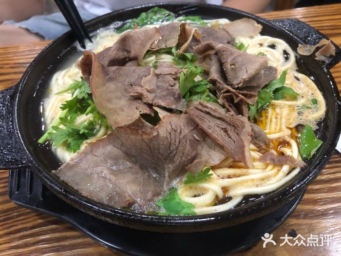 鑫冉面馆手工红烧牛肉面(上南路店)砂锅刀削面图片