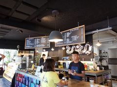 -Cha Café and Bistro
