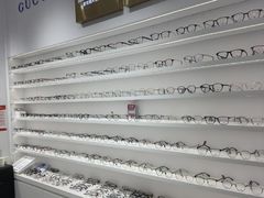 -美式眼镜·授权蔡司.依视路.尼康.豪雅.明月(南翔印象城店)
