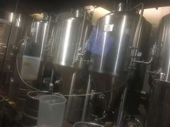 -40+精酿啤酒俱乐部(国投财富广场店)
