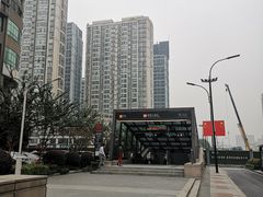 -建设三路(地铁站)