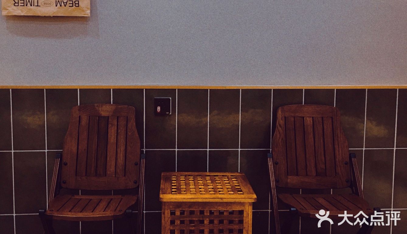 绿色复古风的咖啡小店