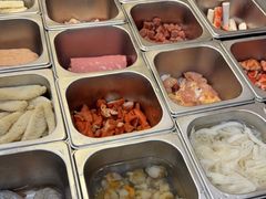 -愉肴麻辣香锅(中山路店)