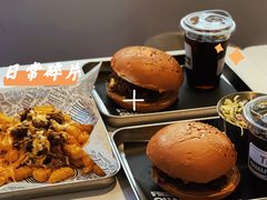 -TRIPS BURGER(大钟寺店)