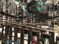 -钟书阁(群光广场店)