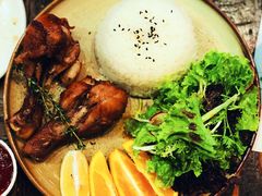 秘制鸡腿配香米饭及色拉-MIKAKU(万达广场上海宝山店)