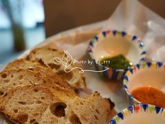 三种酱配酸面包-Mesa Madre梅萨妈妈·Bintana(国贸店)