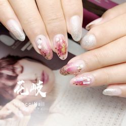 -花岐款式专研健康美甲沙龙