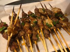 -山野的朋友露营炭火烤肉