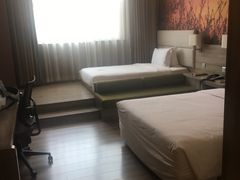 -西安大雁塔科技大学地铁站亚朵酒店