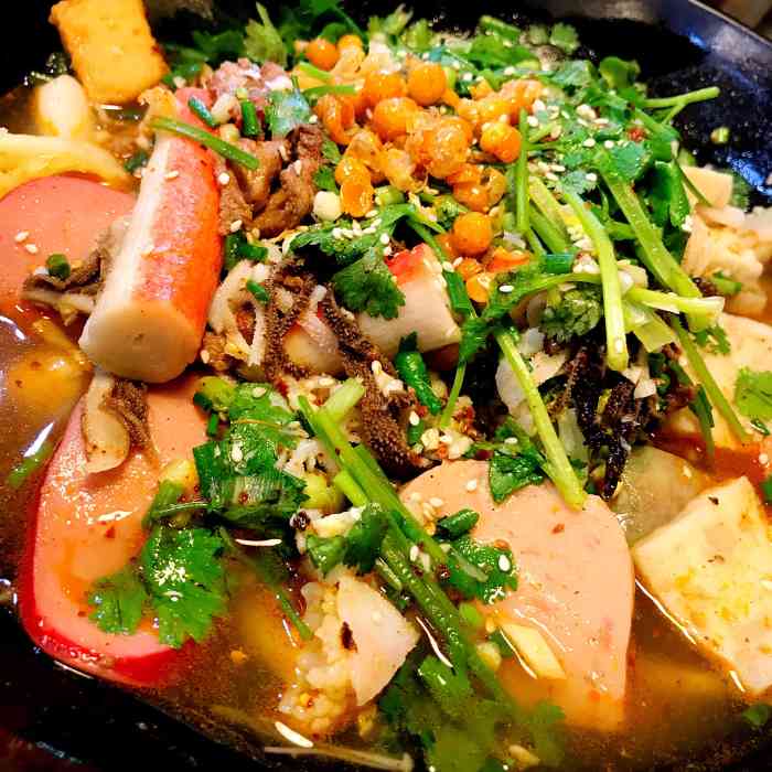 打分    /人 物超所值,三个人吃了六十块,除开鱿鱼有点不新鲜,其他都