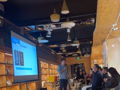 -新华里咖啡书吧(新华书店小寨店)