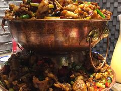 -沪小二炭火蛙锅(淮海中路美食不夜城店)