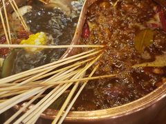 菌菇鸳鸯锅-镇江龙·火锅串串(武侯祠店)