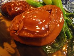 2头青边鲍鱼-夏苑(新加坡丽思卡尔顿美年酒店)