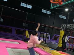 -嘿哟动霸CHUA·新潮玩运动娱乐中心·蹦床滑冰团建乐园