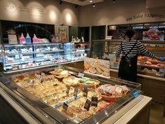 面包甜点陈列柜-巴黎贝甜(宜山路店)