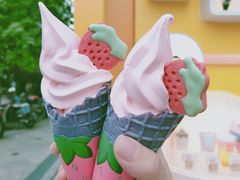 草莓冰淇淋-麦当劳(田林好又多店)