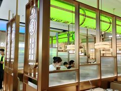 -洪氏嗨捞·广东猪肚鸡·椰子鸡火锅(西咸万象城店)