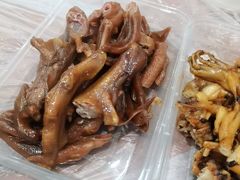 卤鸭掌-蓝精灵饺子店