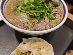 -云阿蛮云南生烫牛肉米线(奉贤路店)