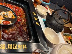 -老牌坊云南鱼豆花火锅(哈西万达店)