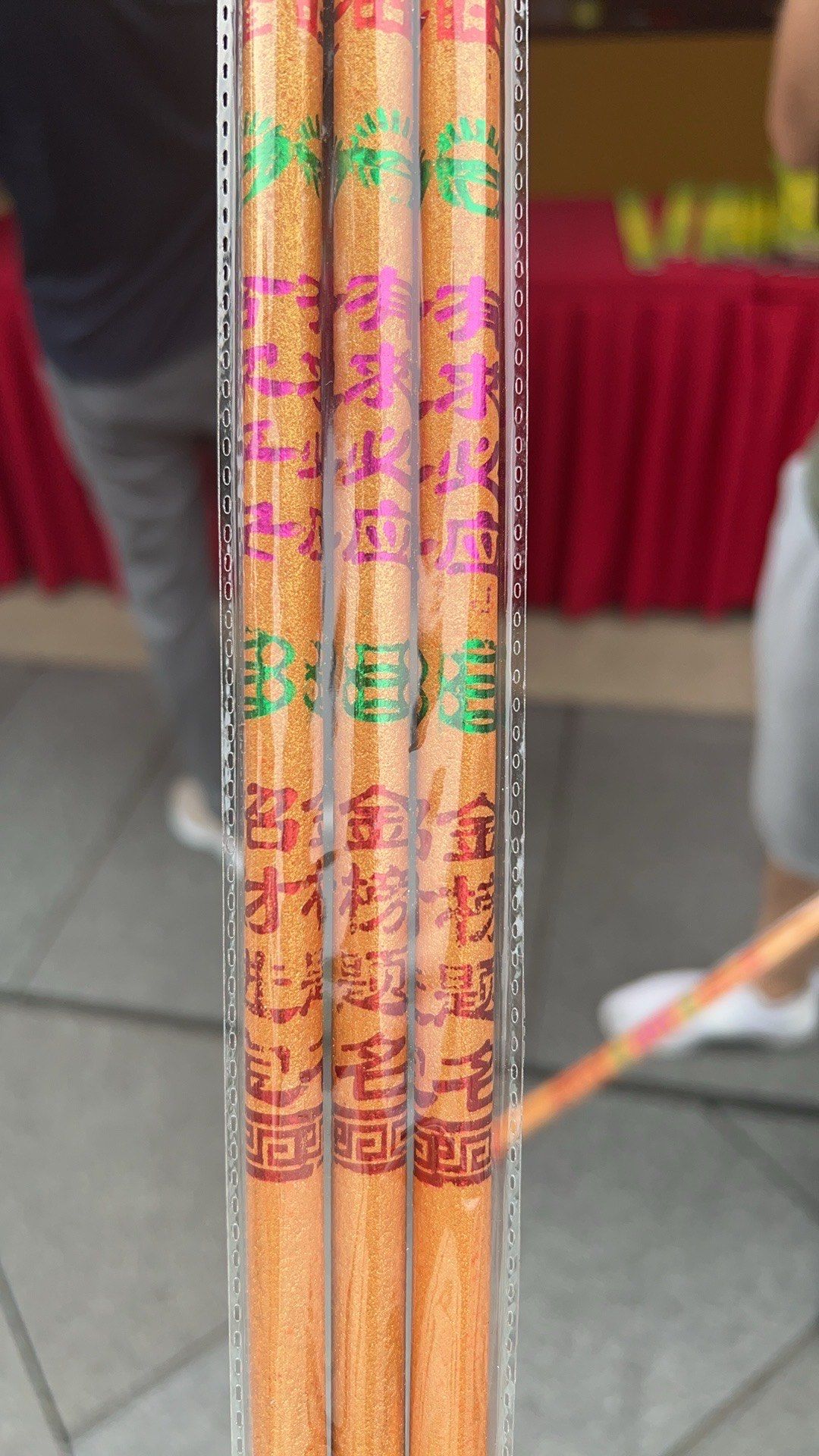 0元玩转这座城去龙华寺烧香,希望孩子中考考上心中理想的学校,人还是