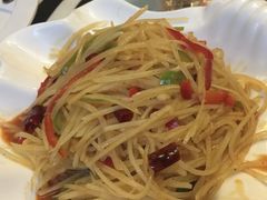 酸辣土豆丝-海尔巴格一甸茶餐厅(团结路店)