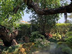 -Chom Cafe and Restaurant