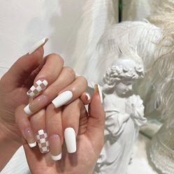 -花岐款式专研健康美甲沙龙