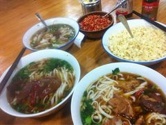 分别是猪脚粉&nbsp;牛肉粉&nbsp;馄炖-老长沙原汁原味粉馆(韭菜园店)