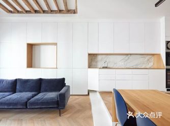 操作台上下都是储物柜 储物空间非常大