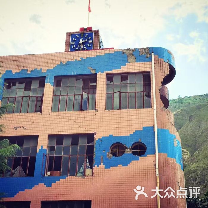 钟楼地震遗址广场