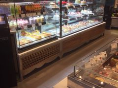 面包甜点陈列柜-巴黎贝甜(宜山路店)
