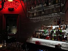 -FOUR PLAY BAR