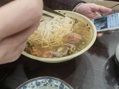 酸菜肥牛面-鸿兴面馆馄饨小笼(稻香店)