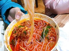 三鲜米线-老字号杨坡红油米线腊汁肉夹馍(东四道巷店)