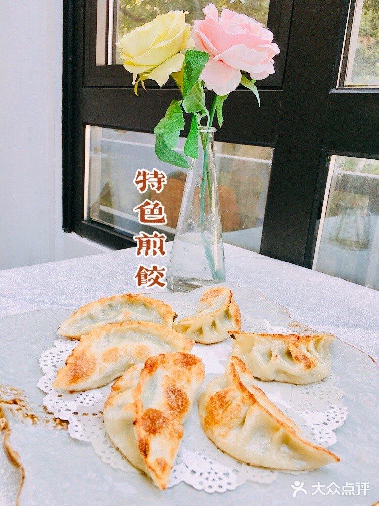 阳光房有景观位，很适合小聚或宴请