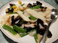 鲜百合煎酿木耳-花城苑广府菜(侨鑫店)