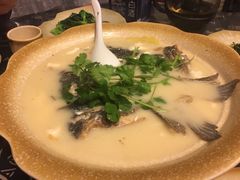砂锅鱼头-75幢私房菜馆