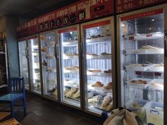 面包甜点陈列柜-马路边边麻辣烫(世纪金源店)