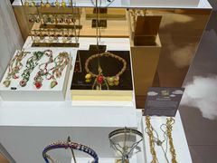 -乐蓬马歇百货公司(Rive Gauche)