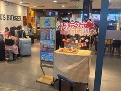 -麦当劳(上海虹桥站30B检票口楼上)