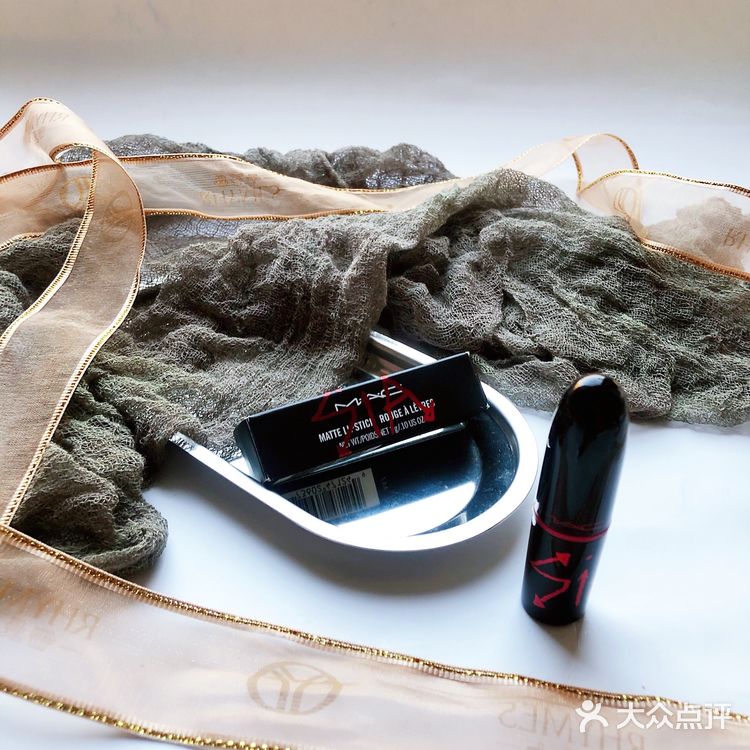 入秋第一支口红｜MAC VIVA GLAM