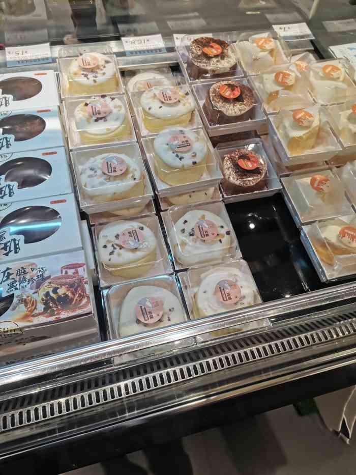 新天烘焙(元培店)-"法式乳酪芝士奶黄月饼:挺浓的奶酪味道,芝.