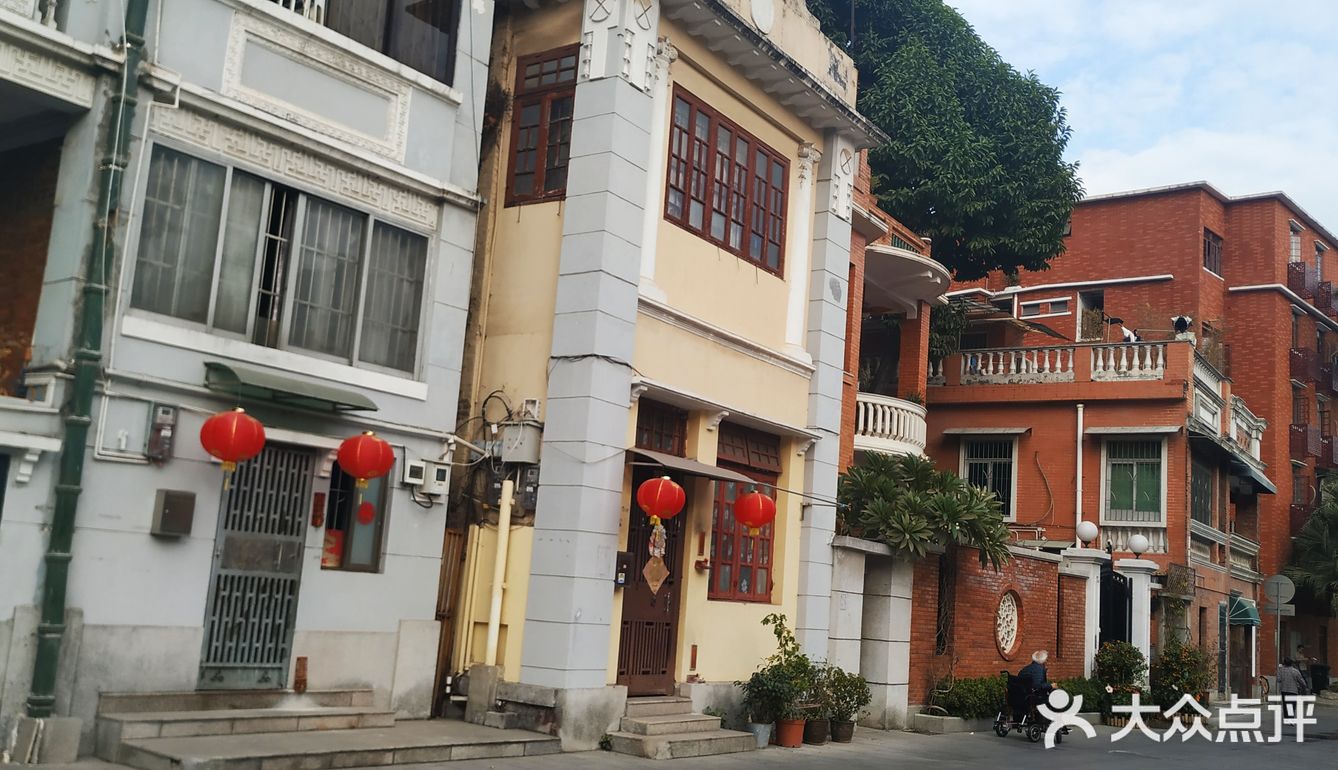 东山口的地下市政通道也是一道风景线呢